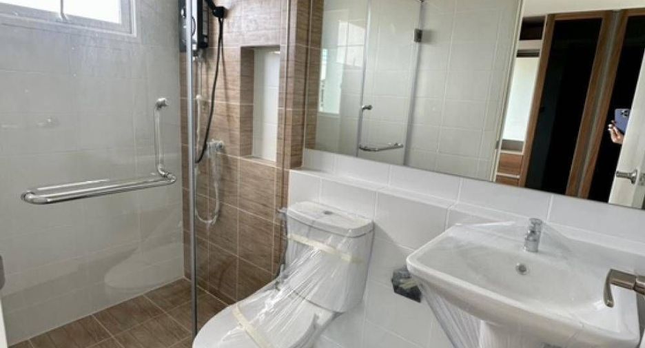 Casa en alquiler de 3 habitaciones en Bang Phli, Samut Prakan