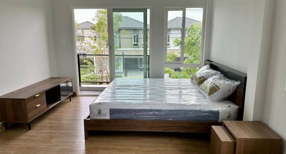 Casa en alquiler de 3 habitaciones en Bang Phli, Samut Prakan