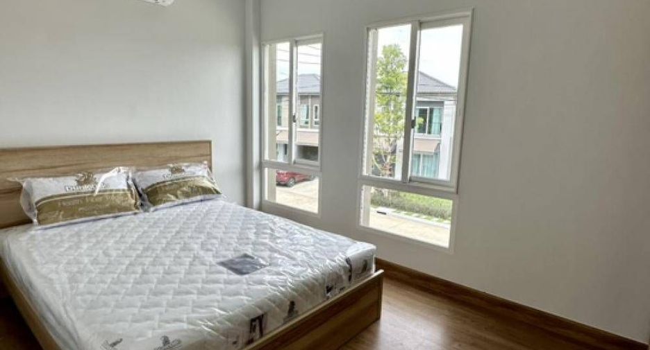 Casa en alquiler de 3 habitaciones en Bang Phli, Samut Prakan