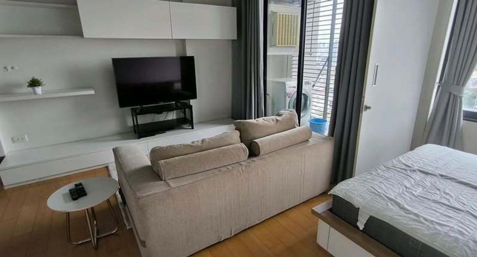 For rent 1 bed condo in Watthana, Bangkok