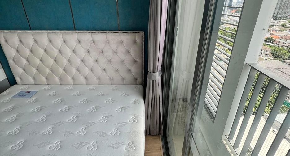 For rent 2 bedrooms condo in Phra Khanong, Bangkok