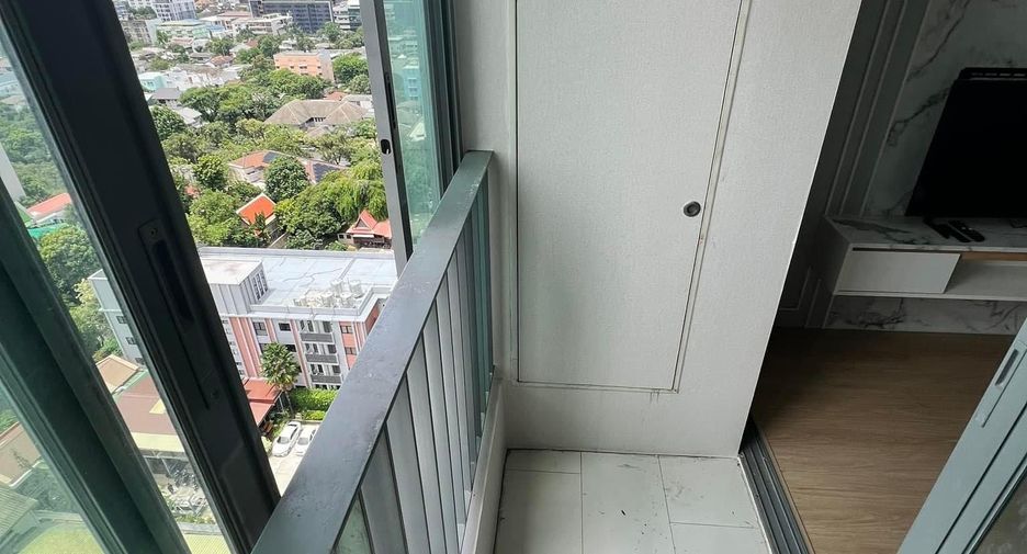 For rent 2 bedrooms condo in Phra Khanong, Bangkok