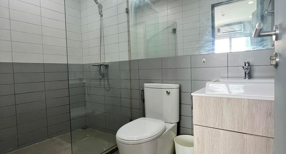 For rent 2 bedrooms condo in Phra Khanong, Bangkok
