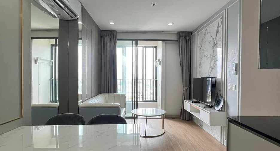 For rent 2 bedrooms condo in Phra Khanong, Bangkok