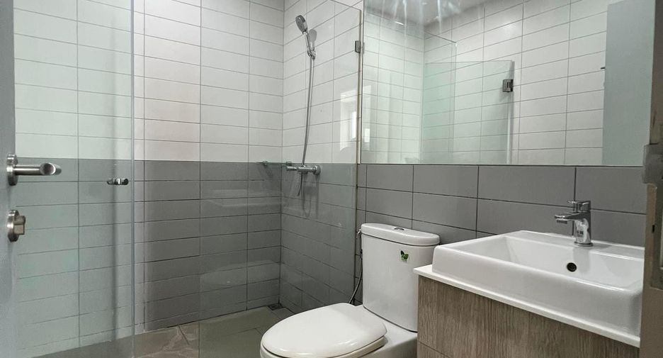 For rent 2 bedrooms condo in Phra Khanong, Bangkok