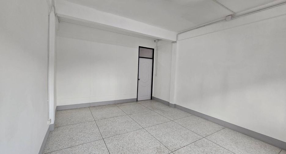 For rent 2 bedrooms retail Space in Bang Na, Bangkok