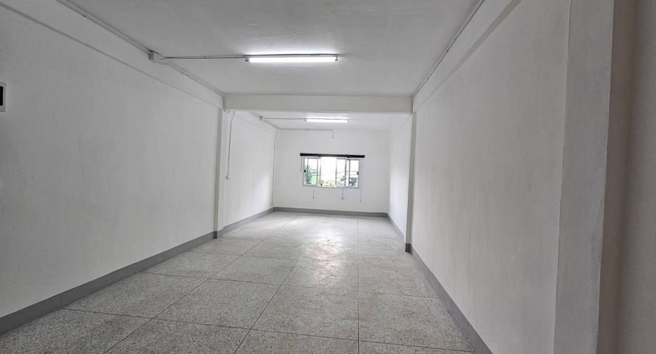 For rent 2 bedrooms retail Space in Bang Na, Bangkok