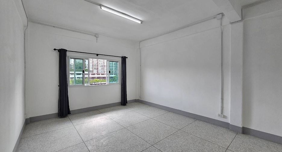 For rent 2 bedrooms retail Space in Bang Na, Bangkok