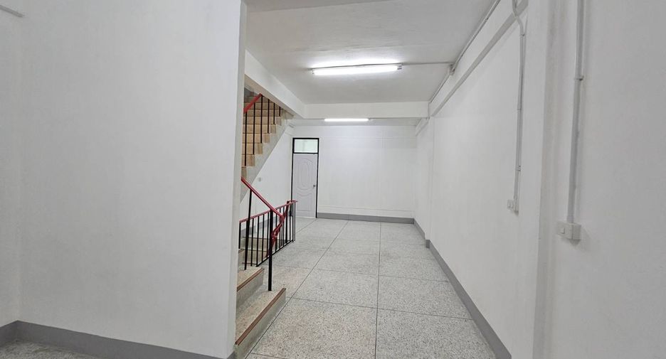 For rent 2 bedrooms retail Space in Bang Na, Bangkok