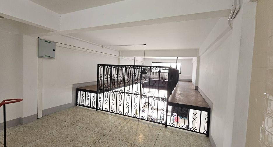 For rent 2 bedrooms retail Space in Bang Na, Bangkok