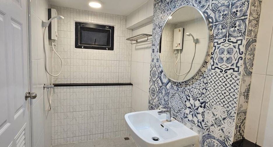 For rent 2 bedrooms retail Space in Bang Na, Bangkok