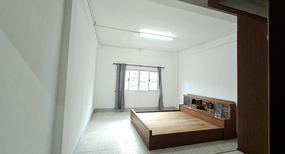 For rent 2 bedrooms retail Space in Bang Na, Bangkok
