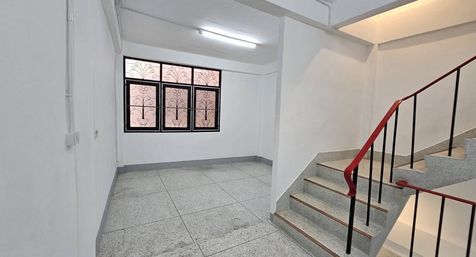 For rent 2 bedrooms retail Space in Bang Na, Bangkok