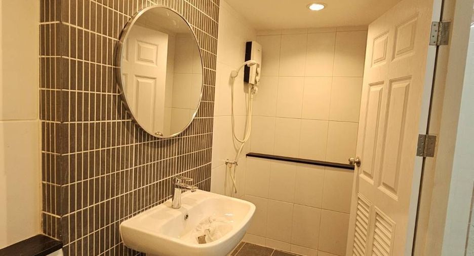 For rent 2 bedrooms retail Space in Bang Na, Bangkok