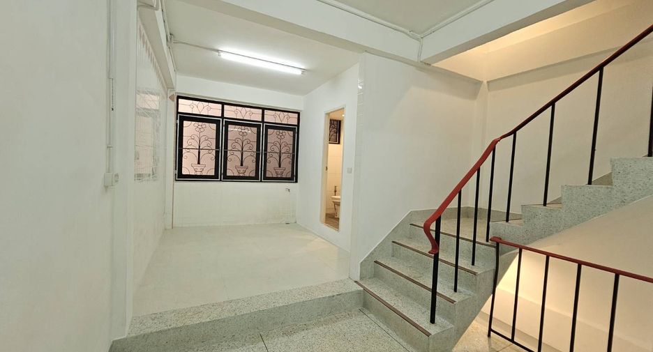 For rent 2 bedrooms retail Space in Bang Na, Bangkok