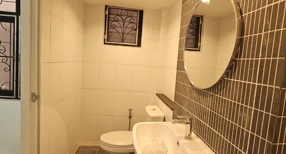 For rent 2 bedrooms retail Space in Bang Na, Bangkok