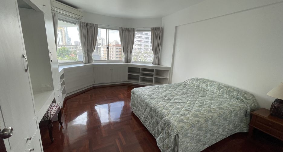 For rent 3 bedrooms apartment in Khlong Toei, Bangkok