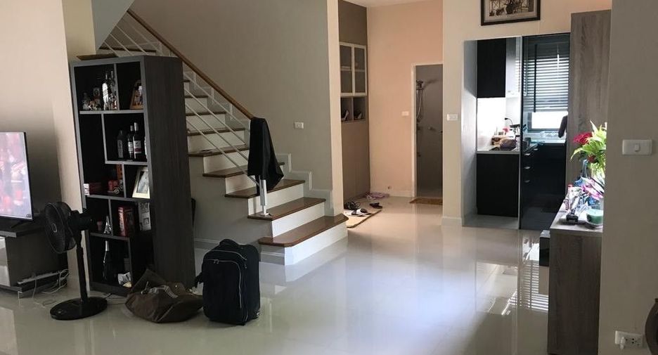 Casa en venta de 3 habitaciones en Lat Krabang, Bangkok