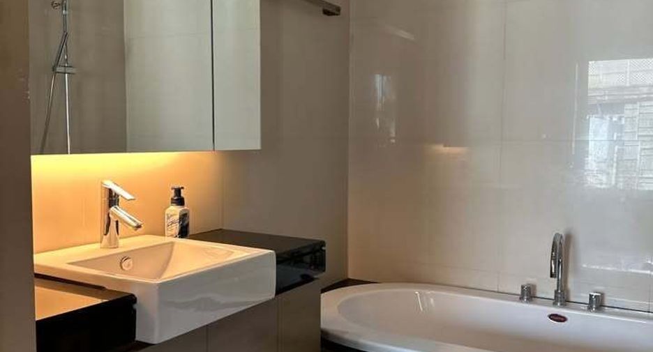 For rent 2 bedrooms condo in Pathum Wan, Bangkok