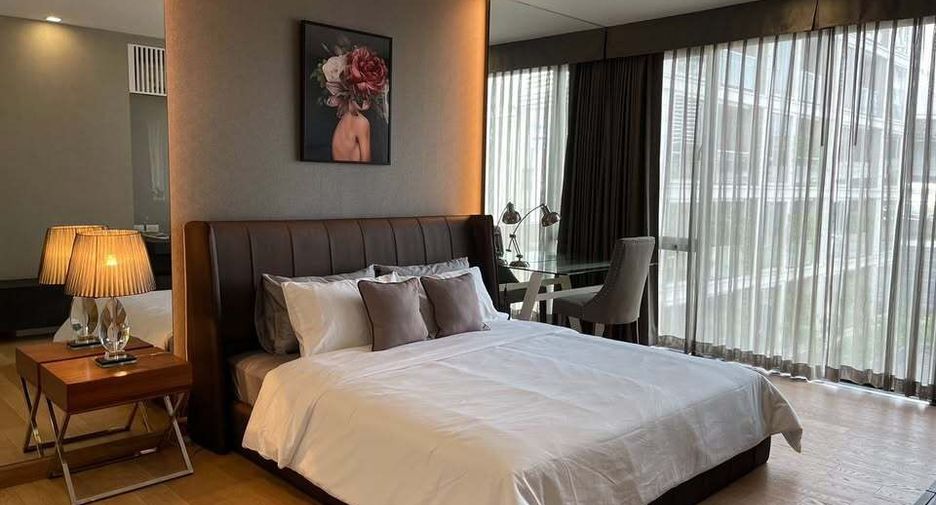For rent 2 bedrooms condo in Pathum Wan, Bangkok