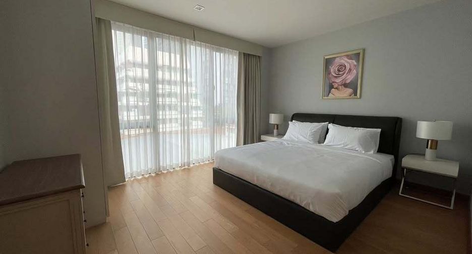 For rent 2 bedrooms condo in Pathum Wan, Bangkok