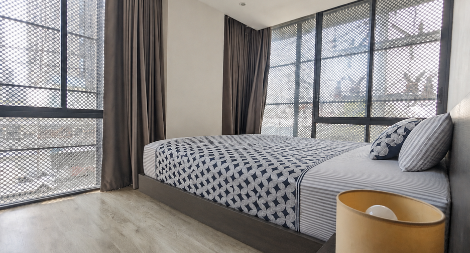 For sale 1 bed condo in Khlong Toei, Bangkok