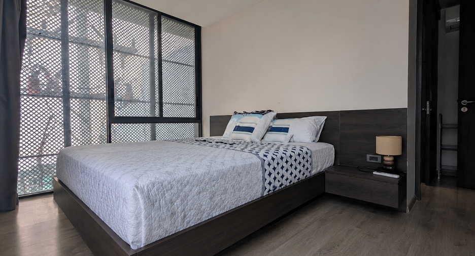 For sale 1 bed condo in Khlong Toei, Bangkok