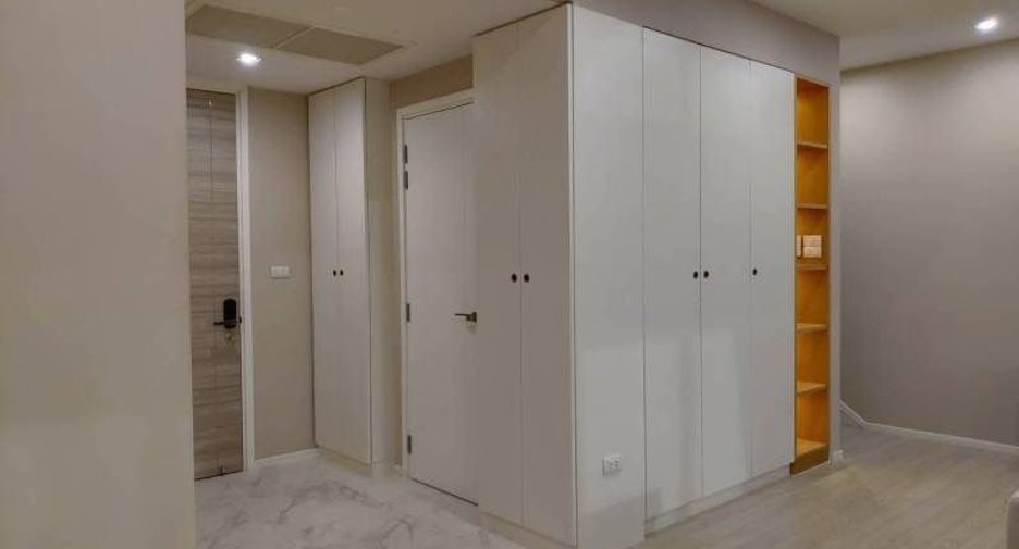 For rent 2 bedrooms condo in Watthana, Bangkok