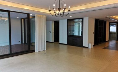Condo en alquiler de 4 habitaciones en Watthana, Bangkok