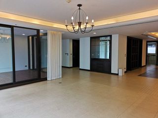 For rent 4 bedrooms condo in Watthana, Bangkok