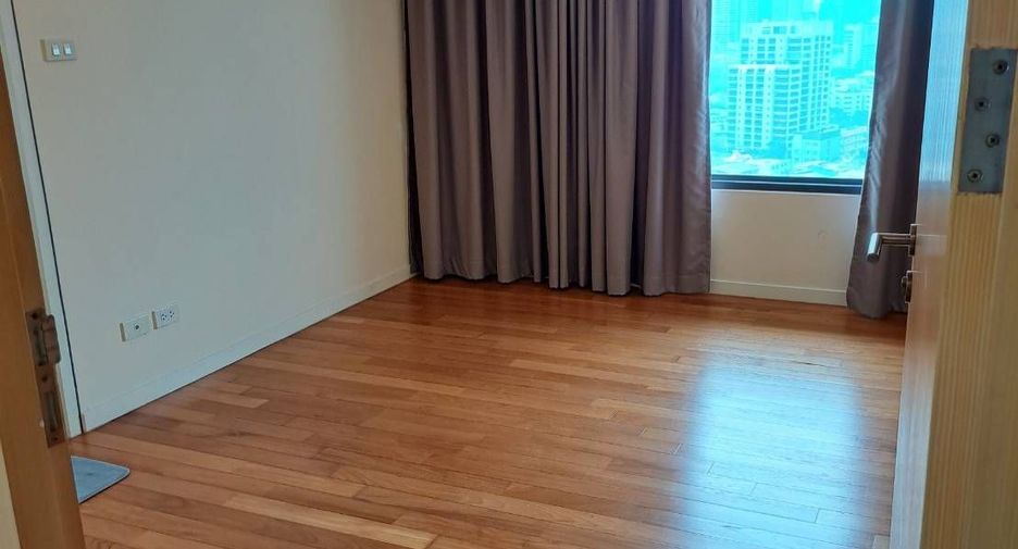For rent 2 bedrooms condo in Sathon, Bangkok