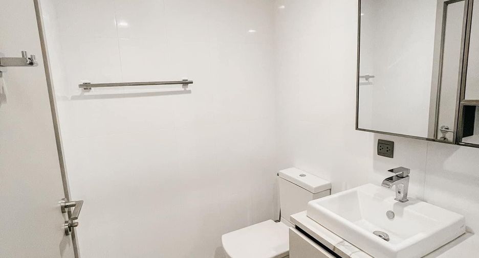 For sale 1 bed condo in Phra Khanong, Bangkok