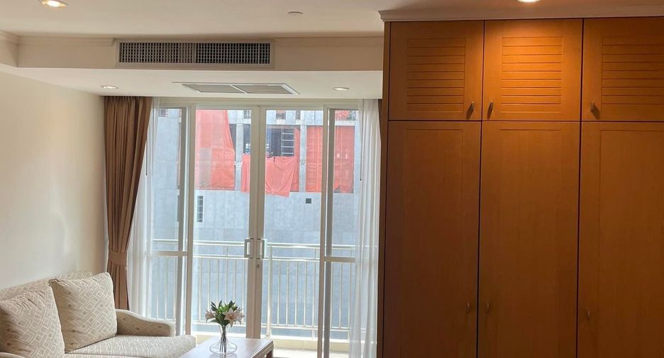 For rent 3 bedrooms apartment in Khlong Toei, Bangkok