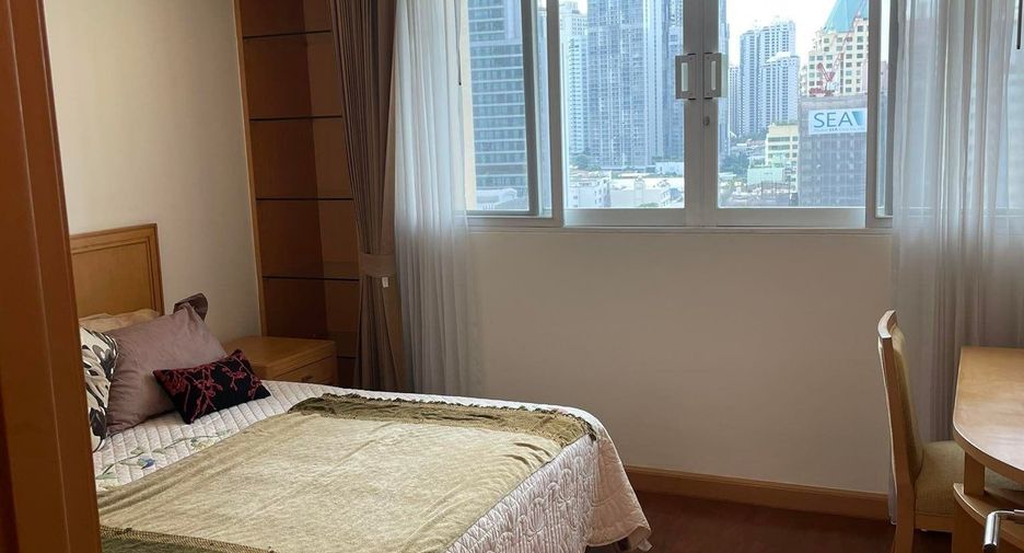 For rent 3 bedrooms apartment in Khlong Toei, Bangkok