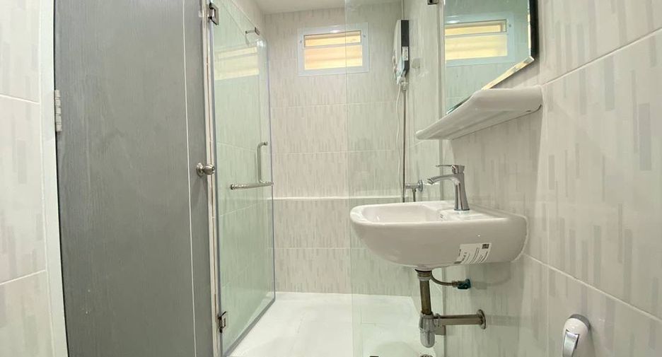 For rent 5 bedrooms house in Suan Luang, Bangkok