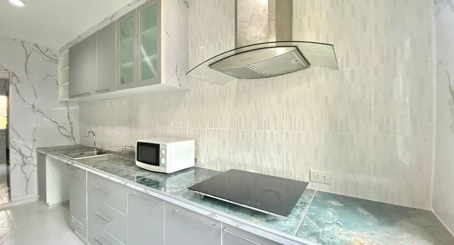 For rent 5 bedrooms house in Suan Luang, Bangkok