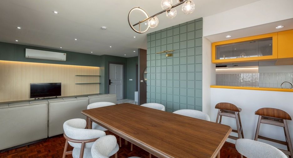 For rent 2 bedrooms apartment in Khlong Toei, Bangkok
