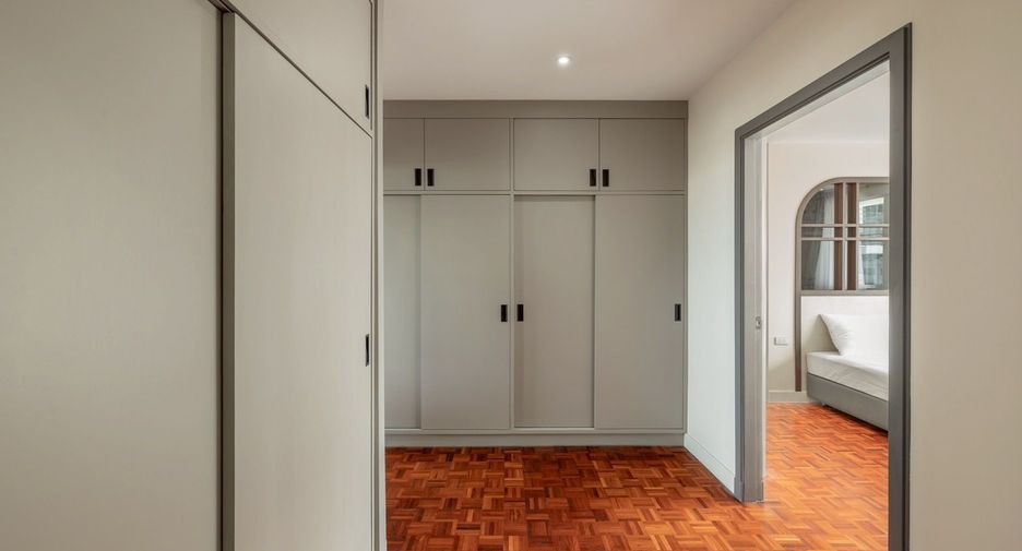 For rent 2 bedrooms apartment in Khlong Toei, Bangkok