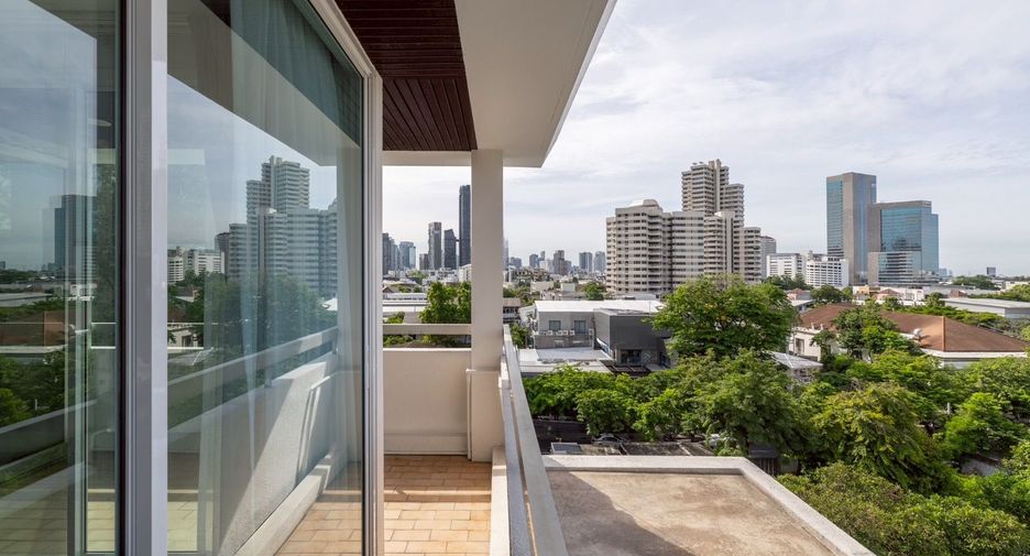For rent 2 bedrooms apartment in Khlong Toei, Bangkok