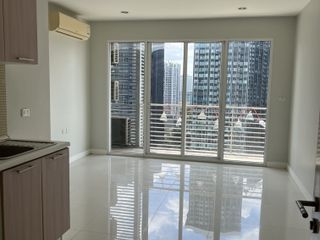 For sale そして for rent 2 ベッドルーム condo in Ratchathewi, Bangkok