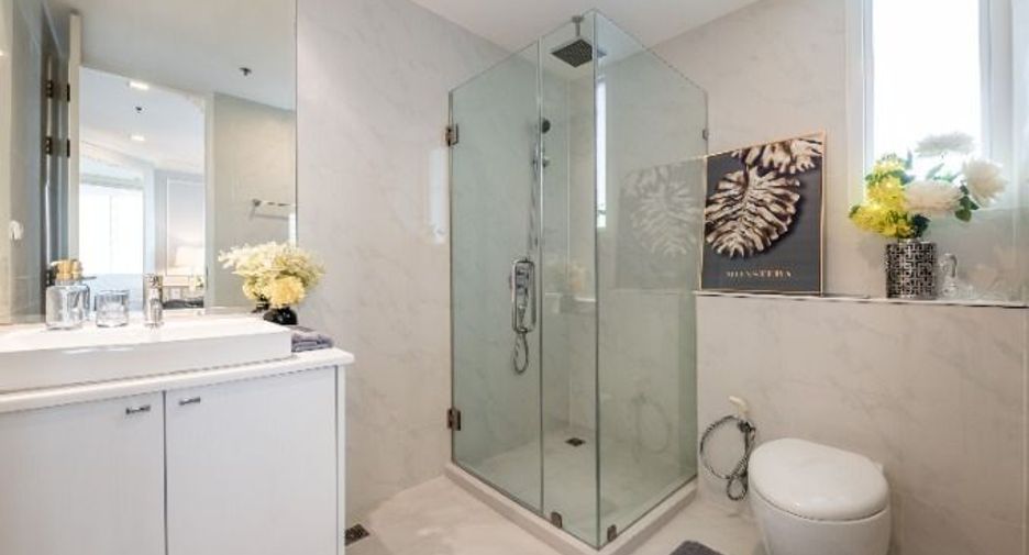 For sale 3 bedrooms condo in Dusit, Bangkok