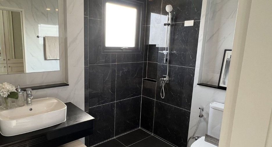 Casa en venta de 5 habitaciones en Bang Phli, Samut Prakan