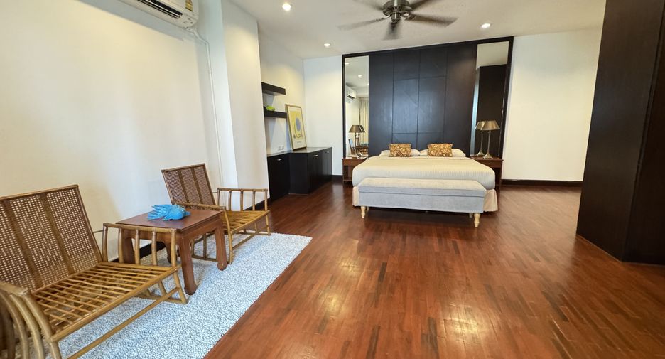 For rent 4 bedrooms condo in Watthana, Bangkok