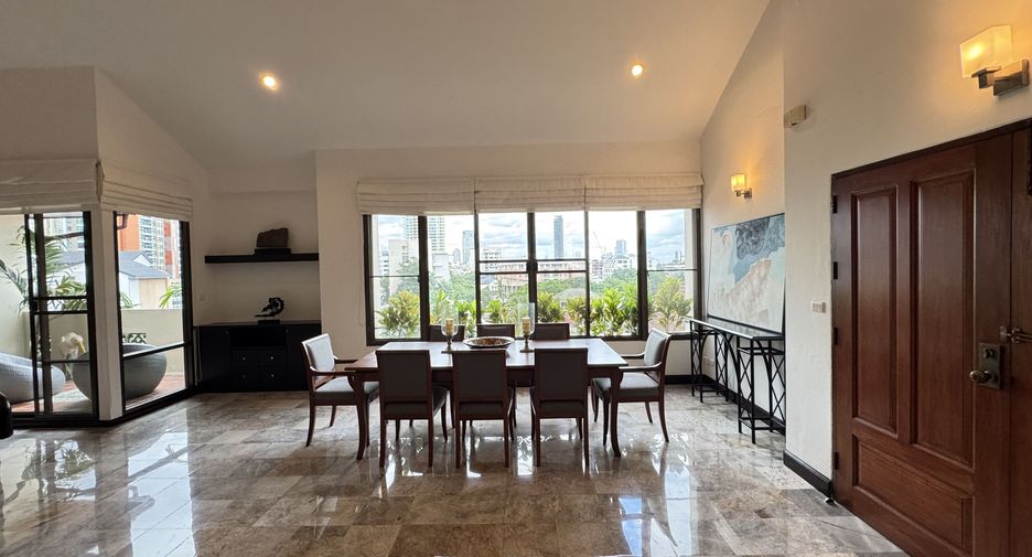 For rent 4 bedrooms condo in Watthana, Bangkok