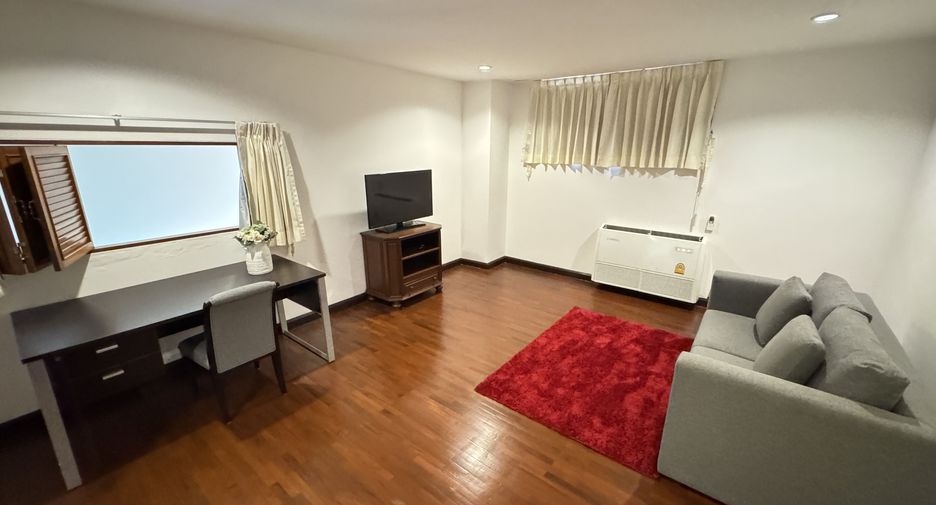 For rent 4 bedrooms condo in Watthana, Bangkok