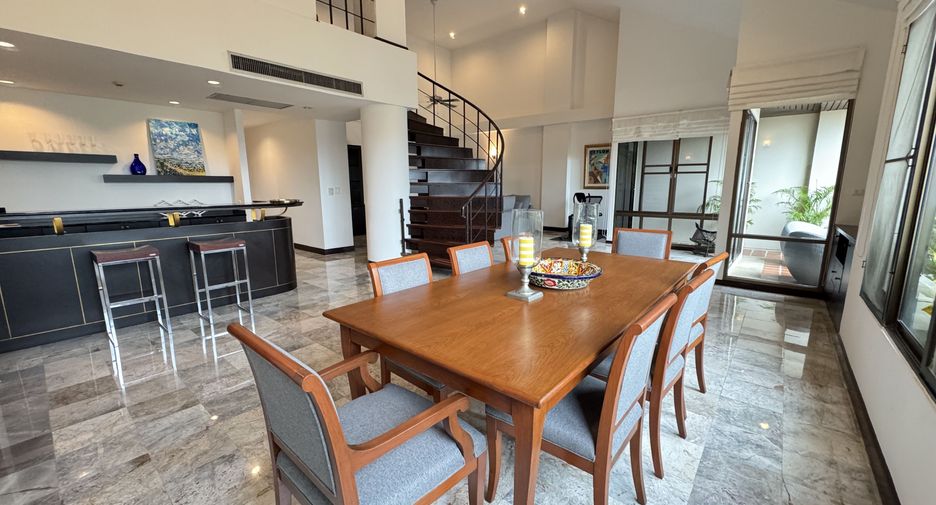 For rent 4 bedrooms condo in Watthana, Bangkok