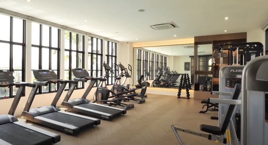 For sale and for rent 4 bedrooms house in Saphan Sung, Bangkok
