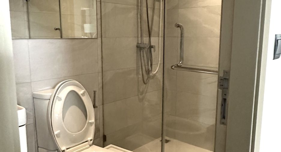 For rent 2 ベッドルーム condo in Watthana, Bangkok