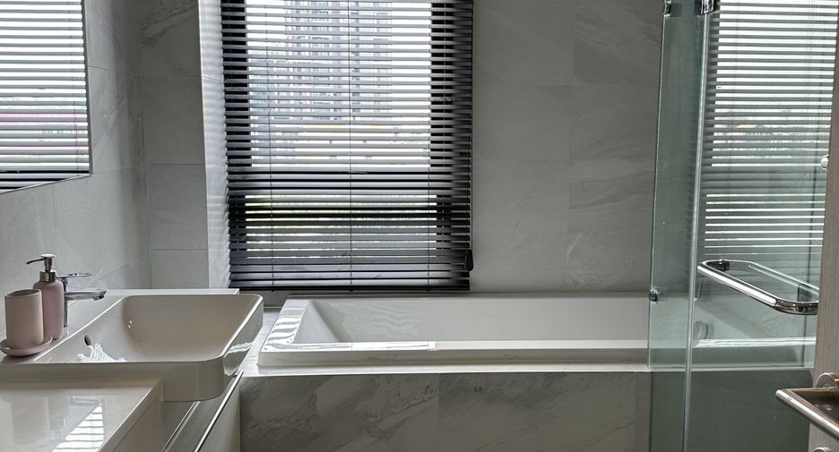 For rent 2 ベッドルーム condo in Watthana, Bangkok