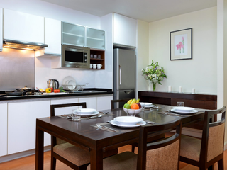 For rent 2 bedrooms apartment in Huai Khwang, Bangkok